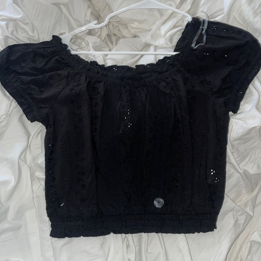 Size Medium Aéropostale cropped tee - black